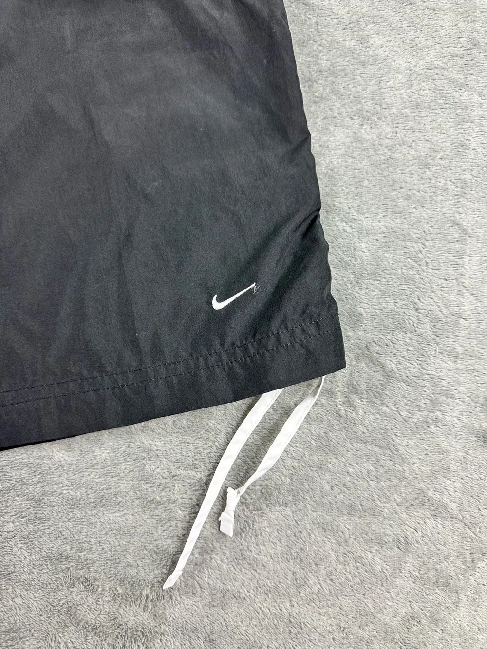 Nike Men’s Black Swim Trunks Board Shorts Size L Drawstring Pockets